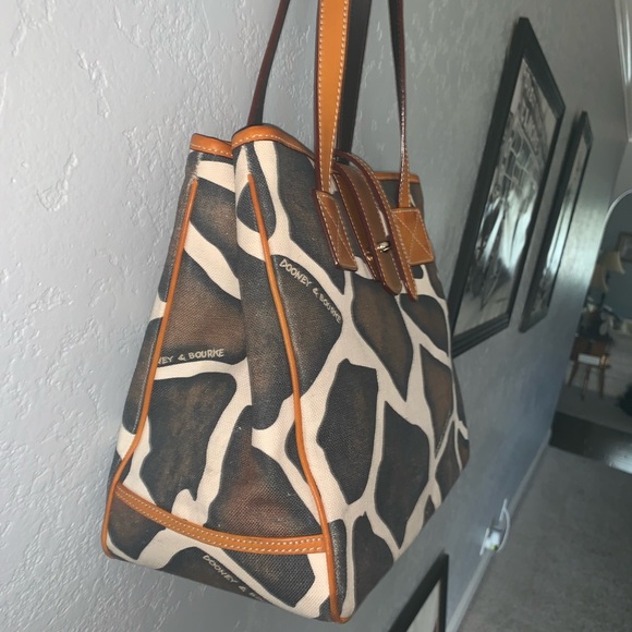 Dooney and Bourke bag - Picture 7 of 8